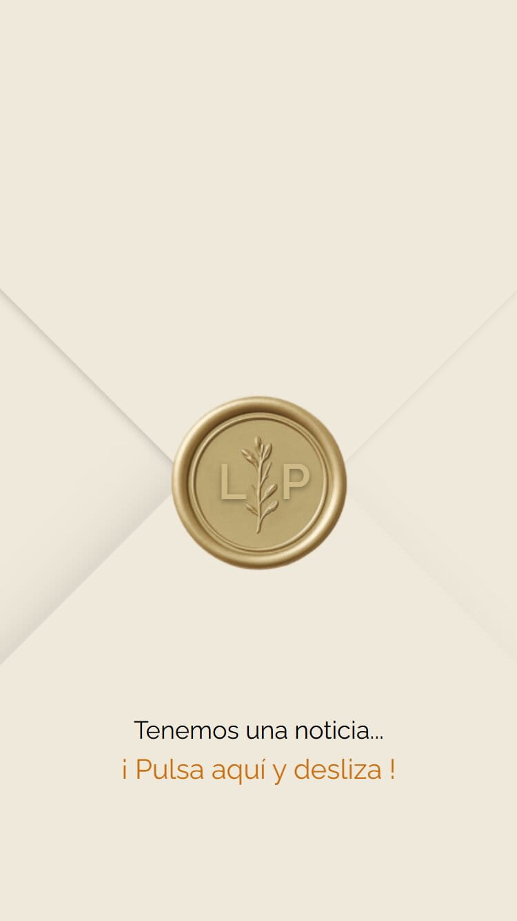 Personalized envelope with Laura and Pere’s initials