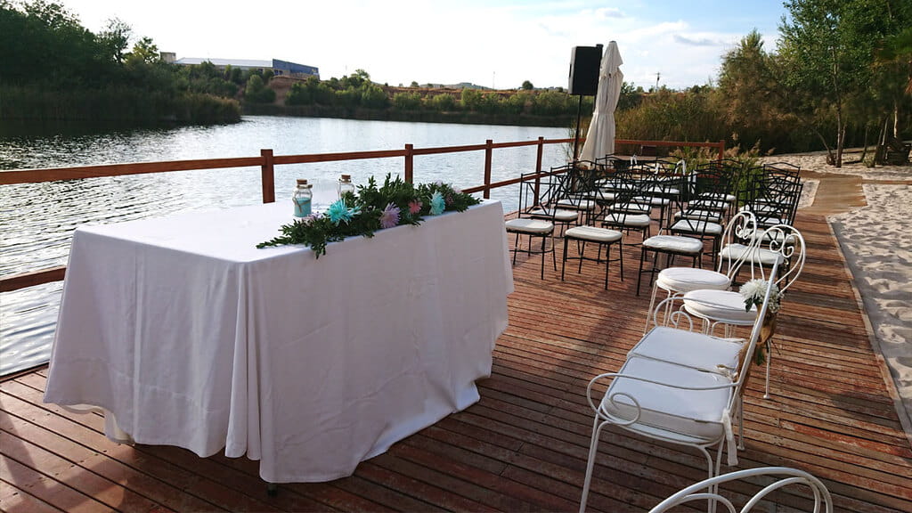 Wedding bungalows, lake and swimming pools at La Cigüeña Complex Madrid